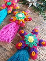 Baumschmuck (Stern, türkis-pink-sonnengelb), Anhänger, Weihnachtsbaumdeko, Geschenk Adventskalender, bestickter Anhänger aus Mexiko