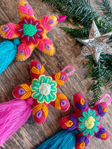 Baumschmuck (Stern, türkis-pink-sonnengelb), Anhänger, Weihnachtsbaumdeko, Geschenk Adventskalender, bestickter Anhänger aus Mexiko