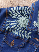 Jeansjacke bestickt Blumen, Otomi Stickerei, Jeansjacken Damen besonders, mexikanische Jeansjacke Stickerei Blumen, Jeansjacke bestickt hippie Boho, Jeansjacke Rücken bestickt, Jeansjacke oversize, bestickte Jeansjacke Damen, ausgefallene Jeansjacke, Blumenstickerei, florale Stickerei, dunkelblaue Denimjacke, handbestickt, Baumwolljacke, mexikanisches Design, Ethno-Mode, Frida Kahlo Stil, Hippie-Look, Boho-Chic, bunte Blumenmuster, strech, dunkelblau, Festival Style, Festival Outfit