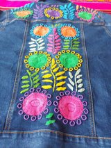 Jeansjacken Damen besonders mit Blumen bestickt, Jeansjacke bestickt florale Muster, mexikanische Jeansjacke Stickerei Blumen, Jeansjacke bestickt Boho, Jeansjacke Rücken bestickt, Jeansjacke oversize, bestickte Jeansjacke Damen, ausgefallene Jeansjacke, Blumenstickerei, dunkelblaue Denimjacke, handbestickt, Baumwolljacke, mexikanisches Design, Ethno-Mode, Frida Kahlo Stil, Hippie-Look, Boho-Chic, bunte Blumenmuster, stretch, dunkelblau, Festival Style, Festival Outfit