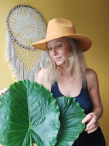 Fedora Hut beige, creme, honig, hellbraun, Veganer Hut, Breite Krempe, Cowboyhut, Handgefertigter Hut, Wildleder Imitat Hut, Hut für Herbst Winter Frühling, Boho Hut, Hut für Frauen, Mexikanischer Hut, Stilvoller Hut, Sombrero, Hut, Mütze, farbenfroh, Wetterfest, mexikanisch, Fedora Hut, blau, Hochzeit, elegant