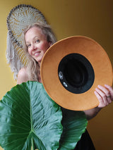 Fedora Hut beige, creme, honig, hellbraun, Veganer Hut, Breite Krempe, Cowboyhut, Handgefertigter Hut, Wildleder Imitat Hut, Hut für Herbst Winter Frühling, Boho Hut, Hut für Frauen, Mexikanischer Hut, Stilvoller Hut, Sombrero, Hut, Mütze, farbenfroh, Wetterfest, mexikanisch, Fedora Hut, blau, Hochzeit, elegant