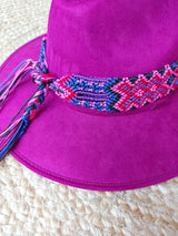 Hut Fedora (lila, dunkellila, Beerenfarbe, Herbstfarben) mit breiter Krempe, Mexiko, Kunsthandwerk, mit Dekoband geflochten, geometrische Muster, Cowboyhut, Mütze für Damen, boho Hut bemalt, Blumenmuster, Hut für den Herbst/Winter, Westernhut, sombrero