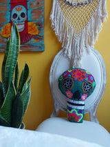 Blumenstickerei, Kunsthandwerk, Tag der Toten, dia de muertos, catrina, Schädel, Calavera, Skull, Totenkopf, Sugarskull Kissen, Deko, Tag der Toten, Bestickt, Mexiko, Mexikanisch, Totenkopf Tatoo, mexikanisch Wohnen, mexikanische Wohnkultur, Kissenbezug, mexican skull cushion, mexikanische Einrichtung, Kolonialstil, Hacienda, Calavera Kissen, Sugar Skull Kissen, Día de los Muertos Deko, Totenkopf Kissen grün Mexiko, Mexikanisches Totenkopf Kissen, Totenkopf Deko Halloween, Skull Halloween Dekoration