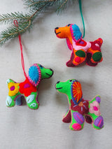 Mexikanische Weihnachtsanhänger Hund, Weihnachtsbaumanhänger Hund Mexiko, bestickte Weihnachtsanhänger Tiermotive, Filz Weihnachtsanhänger Tiere, handgestickter Weihnachtsschmuck, Weihnachtsdeko ausgefallen, bunte Weihnachtsdeko, mexikanische Filzornamente, Bommel Anhänger, Quaste / Tassel Anhänger, Pompon Weihnachtsanhänger Hund Baumschmuck Hund folkloristischer Christbaumschmuck, handgemacht Mexiko, Fair-Trade Weihnachtsdeko, Boho Weihnachtsanhänger, farbenfroher Christbaumschmuck