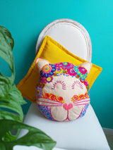 Katzen Kissen aus Mexiko, mexikanisch, Deko Kissen in Katzenform, handarbeit, Kunsthandwerk, Chiapas, Blumenstickerei, bunte kräftige Farben, Wohnzimmerdeko, throw pillow cat form Mexican, mexikanische Einrichtung