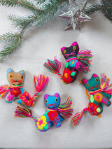 Mexikanische Weihnachtsanhänger Katze, Weihnachtsbaumanhänger Katze Mexiko, bestickte Weihnachtsanhänger Tiermotive, Filz Weihnachtsanhänger Tiere, handgestickter Weihnachtsschmuck, Weihnachtsdeko ausgefallen, bunte Weihnachtsdeko, mexikanische Filzornamente, Bommel Anhänger, Quaste / Tassel Anhänger, Pompon Weihnachtsanhänger Katze Baumschmuck Hund folkloristischer Christbaumschmuck, handgemacht Mexiko, Fair-Trade Weihnachtsdeko, Boho Weihnachtsanhänger, farbenfroher Christbaumschmuck