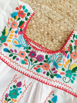 Kinderkleid Sommerkleid Mädchen mexikanisch mexican dress clothing fashion Mode girl children white weiss Blumenmuster bestickt embroidery mexicain