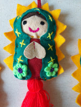 exikanische Weihnachtsanhänger, Weihnachtsbaumanhänger Mexiko, bestickte Weihnachtsanhänger, Filz Weihnachtsanhänger, handgestickter Weihnachtsschmuck, Weihnachtsdeko ausgefallen, bunte Weihnachtsdeko, mexikanische Filzornamente, Bommel Anhänger, Quaste / Tassel Anhänger, Pompon Weihnachtsanhänger, Jesuskind Baumschmuck, Lama Baumschmuck, Anhänger, folkloristischer Christbaumschmuck, handgemacht Mexiko, Fair-Trade Weihnachtsdeko, Boho Weihnachtsanhänger, farbenfroher Christbaumschmuck