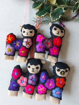 Mexikanische Weihnachtsanhänger Lama, Weihnachtsbaumanhänger Lama Mexiko, bestickte Weihnachtsanhänger Tiermotive, Filz Weihnachtsanhänger Tiere, handgestickter Weihnachtsschmuck, Weihnachtsdeko ausgefallen, bunte Weihnachtsdeko, mexikanische Filzornamente, Bommel Anhänger, Quaste / Tassel Anhänger, Pompon Weihnachtsanhänger Lama Baumschmuck Lama folkloristischer Christbaumschmuck, handgemacht Mexiko, Fair-Trade Weihnachtsdeko, Boho Weihnachtsanhänger, farbenfroher Christbaumschmuck