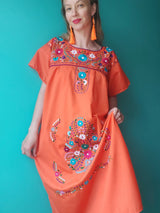 orange Mexikanisches Kleid lang Chiapas Blumenstickerei Sommerkleid bestickt Handarbeit Mode Kunsthandwerk Frida Stil mexican fashion dress embroidery