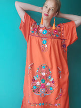 orange Mexikanisches Kleid lang Chiapas Blumenstickerei Sommerkleid bestickt Handarbeit Mode Kunsthandwerk Frida Stil mexican fashion dress embroidery