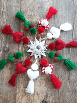 Baumschmuck, Weihnachtsdeko Taschenanhänger, Herz (rot-grün) handbestickt aus Mexiko, Kunsthandwerk