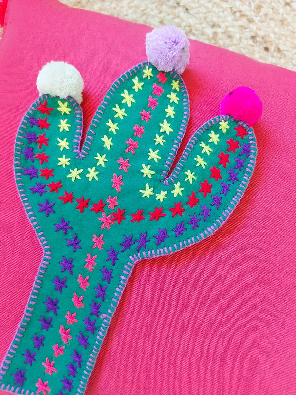 Kissen Kaktus oder Frida (coral-pink) aus Mexiko mit Bommel