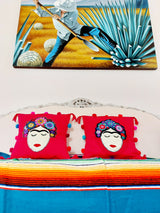 boho Deko, Mexikanische Wohnaccessoires, Kissen mexican style, farbenfroh, handgewebt, Chiapas, Schlafzimmer, bedroom, living room, Frida Kahlo Kissen aus Mexiko, mexikanische Textilien, Einrichtungsdeko, Kissenbezug, Sofakissen, Schlafzimmerkissen, Blumenstickerei, bunt, pink, türkis, Blumenkranz, mexikanische Einrichtung, Stil, eclectic, mexican cushion, from Mexiko, oreiller mexicain, bunt, colourful cushion, mexikanisch Wohnen, mexikanische Wohnkultur, mexikanische Einrichtung, Kolonialstil, Hacienda