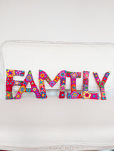 Buchstabe Family Familie Wanddeko bunt bestickt aus Mexiko handmade Blumenstickerei blumig rot zum Hängen zum Stellen Wohnzimmer deko Home Accessoire boho Textildeko Stoffdeko Schrift mexikanisch ethno hippie flower power Advent Xmas Weihnachtsgeschenk Frau Mutter Schwiegermutter Geburt Geschenk Hochzeit mexikanisch Wohnen, mexikanische Wohnkultur, mexikanische Einrichtung, Kolonialstil, Hacienda