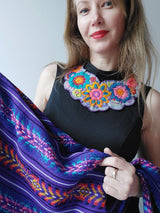 Mexican jewellery Schmuck handmade Kunsthandwerk embroidery Stickerei Blumen flower statement necklace Textilkette textile blue turquise bunt colourful boho european online shop clothing fashion