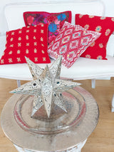 rote bunte Kissen, geometrische Muster, Mexikanische Kissen, Kissenbezug, bunte Dekokissen, Blumenstickerei, Boho, Hippie, exotisch, Frida Kahlo, Mexikanische Einrichtung, Mexikanische Deko, Stil, Sofakissen, Schlafzimmerkissen, Terassendeko, Balkondeko, Gartendeko, Lounge, Textilien, Stoffe, Kunsthandwerker, Chiapas, handbestickt, handgenäht, fair trade, slow fashion, Advent deko Weihnachten, mexikanisch Wohnen, mexikanische Wohnkultur, mexikanische Einrichtung, Kolonialstil, Hacienda