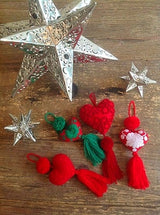 Baumschmuck, Weihnachtsdeko Taschenanhänger, Herz (rot-grün) handbestickt aus Mexiko, Kunsthandwerk