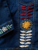 Jeansjacke bestickt Blumen, Otomi Stickerei, Jeansjacken Damen besonders, mexikanische Jeansjacke Stickerei Blumen, Jeansjacke bestickt hippie Boho, Jeansjacke Rücken bestickt, Jeansjacke oversize, bestickte Jeansjacke Damen, ausgefallene Jeansjacke, Blumenstickerei, florale Stickerei, dunkelblaue Denimjacke, handbestickt, Baumwolljacke, mexikanisches Design, Ethno-Mode, Frida Kahlo Stil, Hippie-Look, Boho-Chic, bunte Blumenmuster, strech, dunkelblau, Festival Style, Festival Outfit