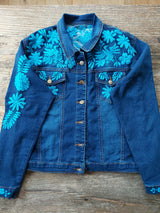 Jeansjacke bestickt Blumen, Tiermuster, türkis, Jeansjacken Damen besonders,  Jeansjacke Stickerei Blumen, Jeansjacke bestickt Boho, Jeansjacke Rücken bestickt, Jeansjacke oversize, bestickte Jeansjacke Damen, ausgefallene Jeansjacke, Blumenstickerei, florale Stickerei, dunkelblaue Denimjacke, handbestickt, Baumwolljacke, mexikanisches Design, Ethno-Mode, Frida Kahlo Stil, Hippie-Look, Boho-Chic, bunte Blumenmuster, strech, dunkelblau, Festival Style, Festival Outfit