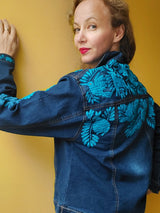 Jeansjacke bestickt Blumen, Tiermuster, türkis, Jeansjacken Damen besonders,  Jeansjacke Stickerei Blumen, Jeansjacke bestickt Boho, Jeansjacke Rücken bestickt, Jeansjacke oversize, bestickte Jeansjacke Damen, ausgefallene Jeansjacke, Blumenstickerei, florale Stickerei, dunkelblaue Denimjacke, handbestickt, Baumwolljacke, mexikanisches Design, Ethno-Mode, Frida Kahlo Stil, Hippie-Look, Boho-Chic, bunte Blumenmuster, strech, dunkelblau, Festival Style, Festival Outfit