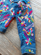 eansjacke bestickt Blumen, Tiermuster, Kolibri, Otomi Stickerei, bunt, Jeansjacken Damen besonders, Jeansjacke Stickerei Blumen, Jeansjacke bestickt hippie Boho, Jeansjacke Rücken bestickt, Jeansjacke oversize, bestickte Jeansjacke Damen, ausgefallene Jeansjacke, Blumenstickerei, florale Stickerei, dunkelblaue Denimjacke, handbestickt, Baumwolljacke, mexikanisches Design, Ethno-Mode, Frida Kahlo Stil, Hippie-Look, Boho-Chic, bunte Blumenmuster, strech, dunkelblau, Festival Style, Festival Outfit