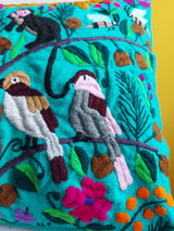 Mexikanischer Kissenbezug türkis grün Kissenhülle türkis grün mit mexikanischer Stickerei Tiere und Pflanzen, Deko Kissen, Heimtextilien bestickt Blumen, Tiere, Chiapas, bunt, Stickerei, handbestickt, Handarbeit, Kunsthandwerk, Lateinamerika, Dschungel Stil, Einrichtung hacienda, mexikanisch, aus Mexiko, Papagay, Schildkröte, Schmetterling, Biene, Affen