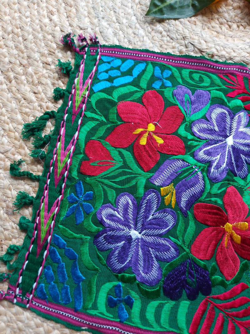 Colorful placemat (blue-red) with round floral embroidery from Mexico