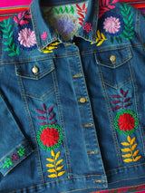 Jeansjacken Damen besonders mit Blumen bestickt, Jeansjacke bestickt florale Muster, mexikanische Jeansjacke Stickerei Blumen, Jeansjacke bestickt Boho, Jeansjacke Rücken bestickt, Jeansjacke oversize, bestickte Jeansjacke Damen, ausgefallene Jeansjacke, Blumenstickerei, dunkelblaue Denimjacke, handbestickt, Baumwolljacke, mexikanisches Design, Ethno-Mode, Frida Kahlo Stil, Hippie-Look, Boho-Chic, bunte Blumenmuster, stretch, dunkelblau, Festival Style, Festival Outfit