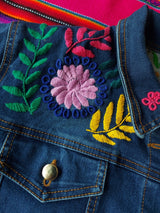 Jeansjacken Damen besonders mit Blumen bestickt, Jeansjacke bestickt florale Muster, mexikanische Jeansjacke Stickerei Blumen, Jeansjacke bestickt Boho, Jeansjacke Rücken bestickt, Jeansjacke oversize, bestickte Jeansjacke Damen, ausgefallene Jeansjacke, Blumenstickerei, dunkelblaue Denimjacke, handbestickt, Baumwolljacke, mexikanisches Design, Ethno-Mode, Frida Kahlo Stil, Hippie-Look, Boho-Chic, bunte Blumenmuster, stretch, dunkelblau, Festival Style, Festival Outfit