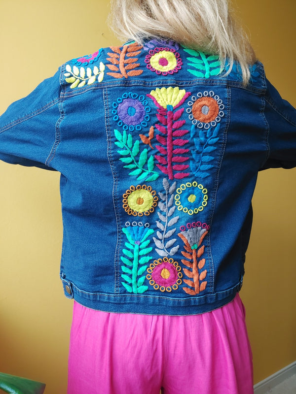 Mexikanische Jeansjacke (blau) mit Blumenstickerei, Kunsthandwerk