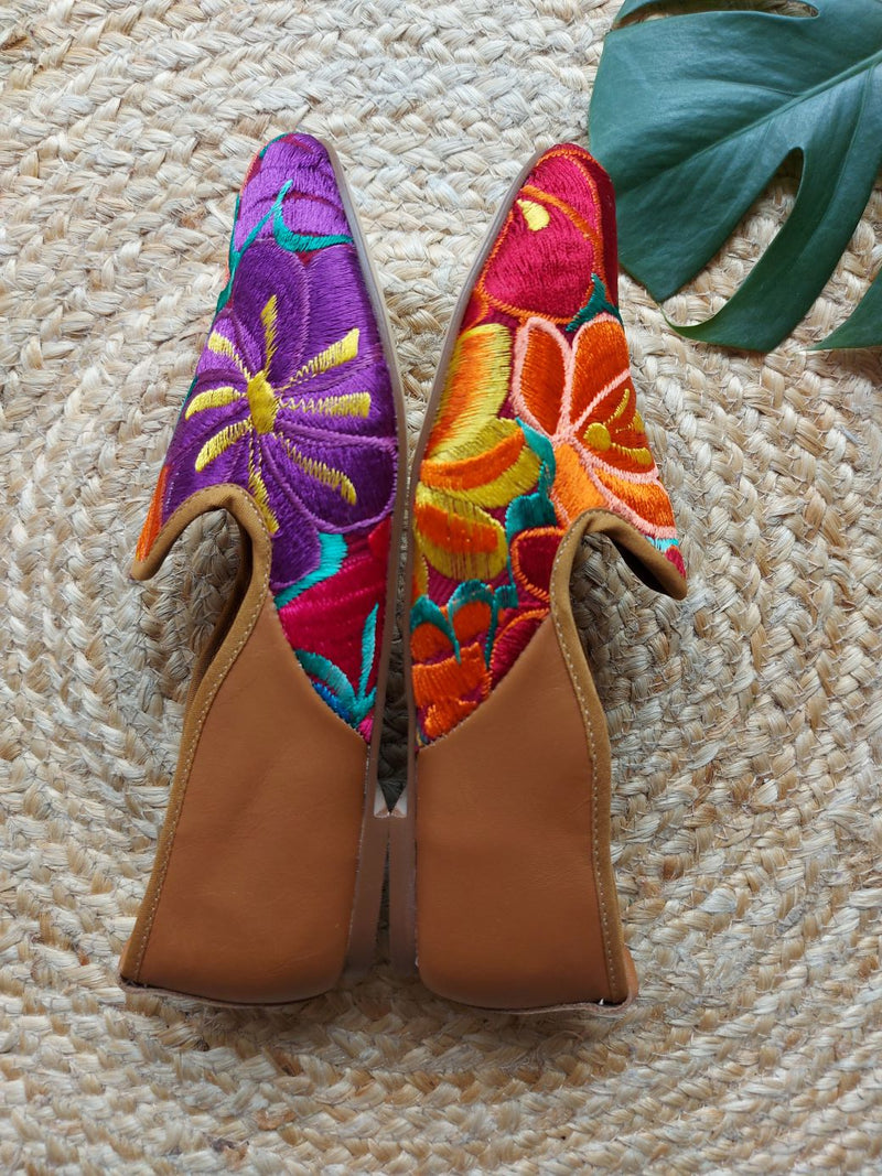 Größe 39 Ballerina Echtleder Loafer Schuhe flach braun (gelb, orange, lila) mit Blumenstickerei aus Mexiko