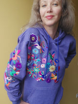 Kaputzenpullover bestickt mit Blumen und Kolibri lila Größe 38, 40/42, Hoodie mit Blumenstickerei aus Mexiko, mexikanisch, Sweatshirt mit Tasche, Wandern, Segeln, Relax, Yoga, Bergsteigen, Skifahren, Meditation, Mandala, Chill Outfit, Outdoor, vintage, hippie, weich, spirituell, Zen, BLumenmuster, Blumen pullover, übergroßer Hoodie, Ästhetischer, Outfit inspo, Geschenkidee für Mama, Frau, flower power, Vogel, feelgood, Exotisch, Tiere, romantisch, exotisch, Statement, Frida Kahlo Stil, 