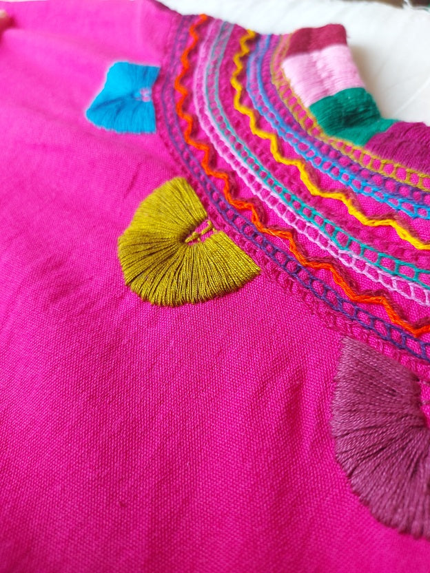 mexikanische Bluse, handbestickte Bluse,
traditionelle mexikanische Bluse,
bestickte Bluse Mexiko, bunte Bluse Mexiko, Boho Bluse, Bluse aus Mexiko handgemacht, Ethno Bluse, Huipil Bluse, Frida Kahlo Bluse, mexikanische Mode Damen, Bluse mit Blumenmuster, Sommerbluse Baumwolle,
Festival Bluse, Bluse mit Stickerei, blouse mexicaine brodée, blouse traditionnelle du Mexique, blouse artisanale mexicaine, blouse bohème mexicaine, gelb, pink