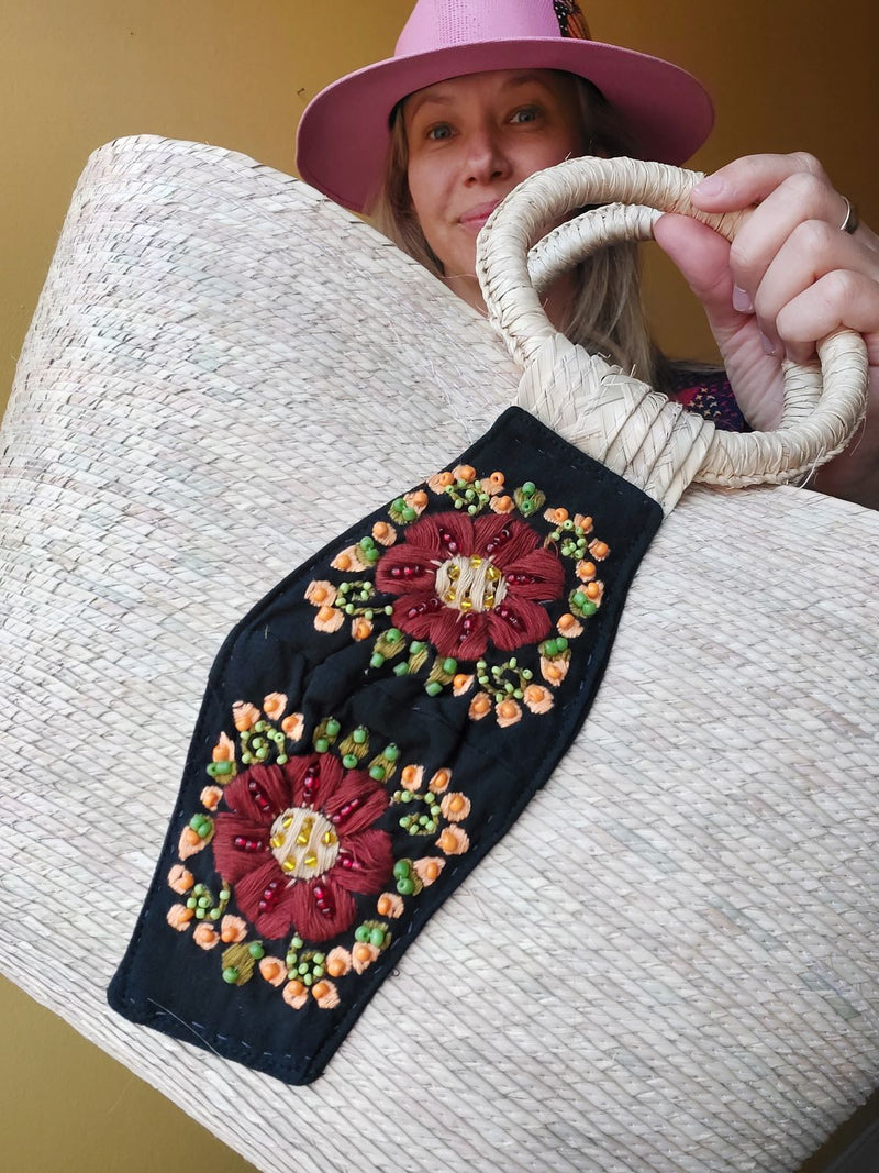 Palmentasche Mexiko Blumenstickerei, bunte handgemachte mexikanische Mandala Tasche, bestickte Palmentasche, farbenfrohe, Beachtasche, Einkaufstasche, Shopper, Handtasche, Palm leaf bag Mexico floral embroidery, straw bag with mandala design, colorful tassel handbag, handmade embroidered tote, purse with pom poms, beachbag, handbag, Sommertasche, Markttasche, schwarz, braun, Perlenbestickt