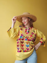mexikanische Bluse, handbestickte Bluse,
traditionelle mexikanische Bluse,
bestickte Bluse Mexiko, bunte Bluse Mexiko, Boho Bluse, Bluse aus Mexiko handgemacht, Ethno Bluse, Huipil Bluse, Frida Kahlo Bluse, mexikanische Mode Damen, Bluse mit Blumenmuster, Sommerbluse Baumwolle,
Festival Bluse, Bluse mit Stickerei, blouse mexicaine brodée, blouse traditionnelle du Mexique, blouse artisanale mexicaine, blouse bohème mexicaine, gelb, yellow
