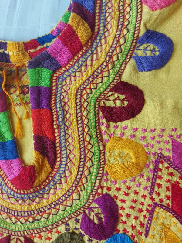 mexikanische Bluse, handbestickte Bluse,
traditionelle mexikanische Bluse,
bestickte Bluse Mexiko, bunte Bluse Mexiko, Boho Bluse, Bluse aus Mexiko handgemacht, Ethno Bluse, Huipil Bluse, Frida Kahlo Bluse, mexikanische Mode Damen, Bluse mit Blumenmuster, Sommerbluse Baumwolle,
Festival Bluse, Bluse mit Stickerei, blouse mexicaine brodée, blouse traditionnelle du Mexique, blouse artisanale mexicaine, blouse bohème mexicaine, gelb, yellow