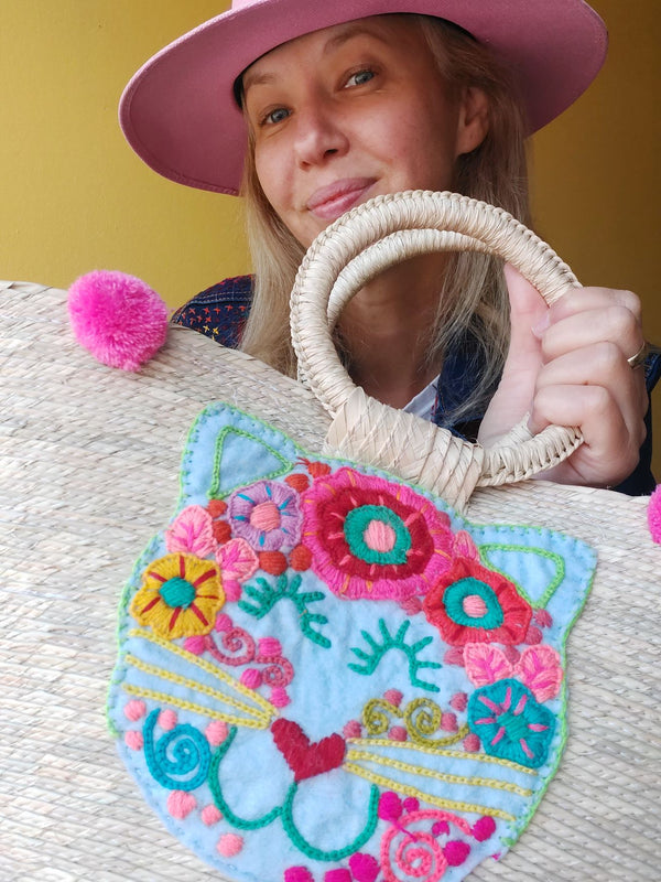 Palmentasche Mexiko Blumenstickerei, bunte Strohtasche mit Bommeln, handgemachte mexikanische Mandala Tasche, bestickte Palmentasche, farbenfrohe, Beachtasche, Einkaufstasche, Shopper, Handtasche, Palm leaf bag Mexico floral embroidery, straw bag with mandala design, colorful tassel handbag, handmade embroidered tote, purse with pom poms, beachbag, handbag, Sommertasche, Markttasche, Katzenmotiv, Katzenfigur, Katze, pink, rosa