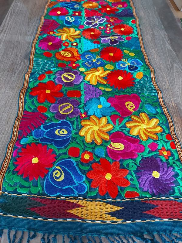 Mexikanische Tischläufer / Tischdecke / Mitteldecke (grün, bunt) mit Blumenstickerei, Kunsthandwerk