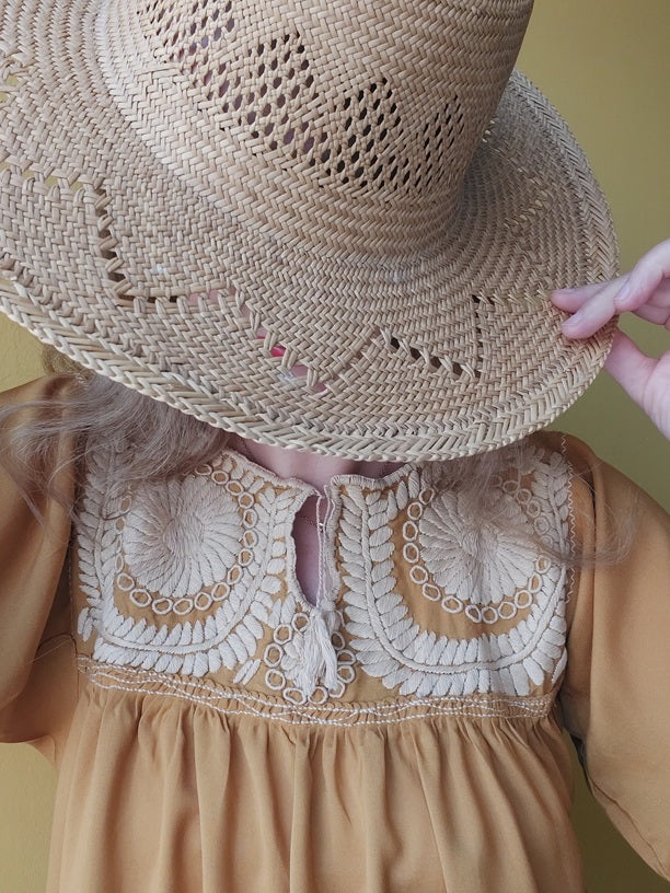 Handarbeit, bestickte mexikanische Bluse, Boho Bluse senfgelb, braun, naturtaus Mexiko, Blumenstickerei, Kunsthandwerk, mexikanische Bluse handbestickt
nachhaltige Bluse Damen
Bluse mit Blumenmuster, leichte Sommerbluse
Bluse Margariten Stickerei,
handmade Bluse Mexiko, Bluse mit Blumenmuster, fair fashion Damen,Bluse ethisch produziert, Festival Bluse, blouse mexicaine, blouse mexicaine brodée, blouse traditionnelle du Mexique,
blouse artisanale mexicaine,
blouse bohème mexicaine,
blouse ethnique femme