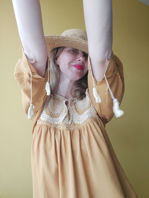 Handarbeit, bestickte mexikanische Bluse, Boho Bluse senfgelb, braun, naturtaus Mexiko, Blumenstickerei, Kunsthandwerk, mexikanische Bluse handbestickt
nachhaltige Bluse Damen
Bluse mit Blumenmuster, leichte Sommerbluse
Bluse Margariten Stickerei,
handmade Bluse Mexiko, Bluse mit Blumenmuster, fair fashion Damen,Bluse ethisch produziert, Festival Bluse, blouse mexicaine, blouse mexicaine brodée, blouse traditionnelle du Mexique,
blouse artisanale mexicaine,
blouse bohème mexicaine,
blouse ethnique femme