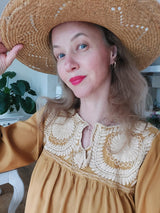 Handarbeit, bestickte mexikanische Bluse, Boho Bluse senfgelb, braun, naturtaus Mexiko, Blumenstickerei, Kunsthandwerk, mexikanische Bluse handbestickt
nachhaltige Bluse Damen
Bluse mit Blumenmuster, leichte Sommerbluse
Bluse Margariten Stickerei,
handmade Bluse Mexiko, Bluse mit Blumenmuster, fair fashion Damen,Bluse ethisch produziert, Festival Bluse, blouse mexicaine, blouse mexicaine brodée, blouse traditionnelle du Mexique,
blouse artisanale mexicaine,
blouse bohème mexicaine,
blouse ethnique femme