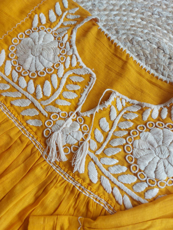 Mexikanische Bluse langarm bestickt Blumenmuster, florale Muster, Chiapas, Handarbeit, Kunsthandwerk, Lateinamerika, Mode aus Mexiko, Oberteil, Damenbluse aus Mexiko, Baumwoll Bluse, gelb mit Blumenstickerei