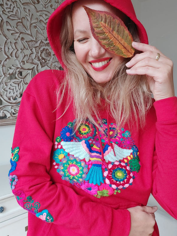 Kaputzenpullover, Hoodie outfit, oversize, floral, Blumen, bestickt, mexiko, mexikanisch, Long sleeve, Sweatshirt, Känguru Taschenfront, grau, Wandern, Segeln, Feierabend, Relax, Yoga, Bergsteigen, Skifahren, Meditation, Mandala, Chill Outfit, Outdoor, vintage, hippie, weich, spirituell, Zen, BLumenmuster, Blumen pullover, übergroßer Hoodie, Ästhetischer, Outfit inspo, Geschenkidee für Mama, Frau, flower power, Vogel, feelgood, Exotisch, Tiere, romantisch, exotisch, Statement, Frida Kahlo Stil, rot