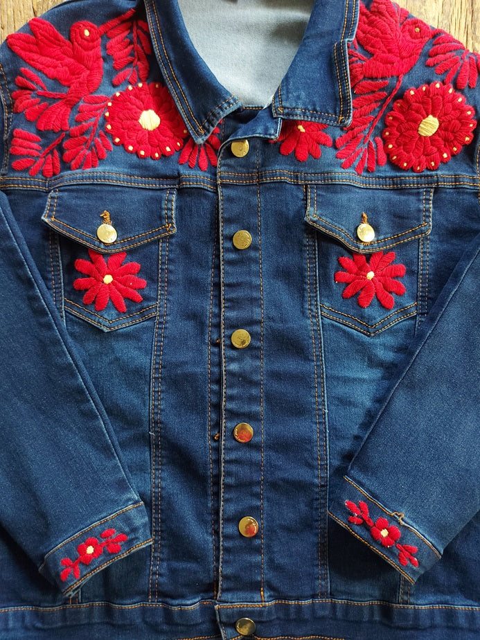 Jeansjacke bestickt Blumen, Tiermuster, blau rot, Jeansjacken Damen besonders,  Jeansjacke Stickerei Blumen, Jeansjacke bestickt Boho, Jeansjacke Rücken bestickt, Jeansjacke oversize, bestickte Jeansjacke Damen, ausgefallene Jeansjacke, Blumenstickerei, florale Stickerei, dunkelblaue Denimjacke, handbestickt, Baumwolljacke, mexikanisches Design, Ethno-Mode, Frida Kahlo Stil, Hippie-Look, Boho-Chic, bunte Blumenmuster, strech, dunkelblau, Festival Style, Festival Outfit