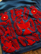 Jeansjacke bestickt Blumen, Tiermuster, blau rot, Jeansjacken Damen besonders,  Jeansjacke Stickerei Blumen, Jeansjacke bestickt Boho, Jeansjacke Rücken bestickt, Jeansjacke oversize, bestickte Jeansjacke Damen, ausgefallene Jeansjacke, Blumenstickerei, florale Stickerei, dunkelblaue Denimjacke, handbestickt, Baumwolljacke, mexikanisches Design, Ethno-Mode, Frida Kahlo Stil, Hippie-Look, Boho-Chic, bunte Blumenmuster, strech, dunkelblau, Festival Style, Festival Outfit