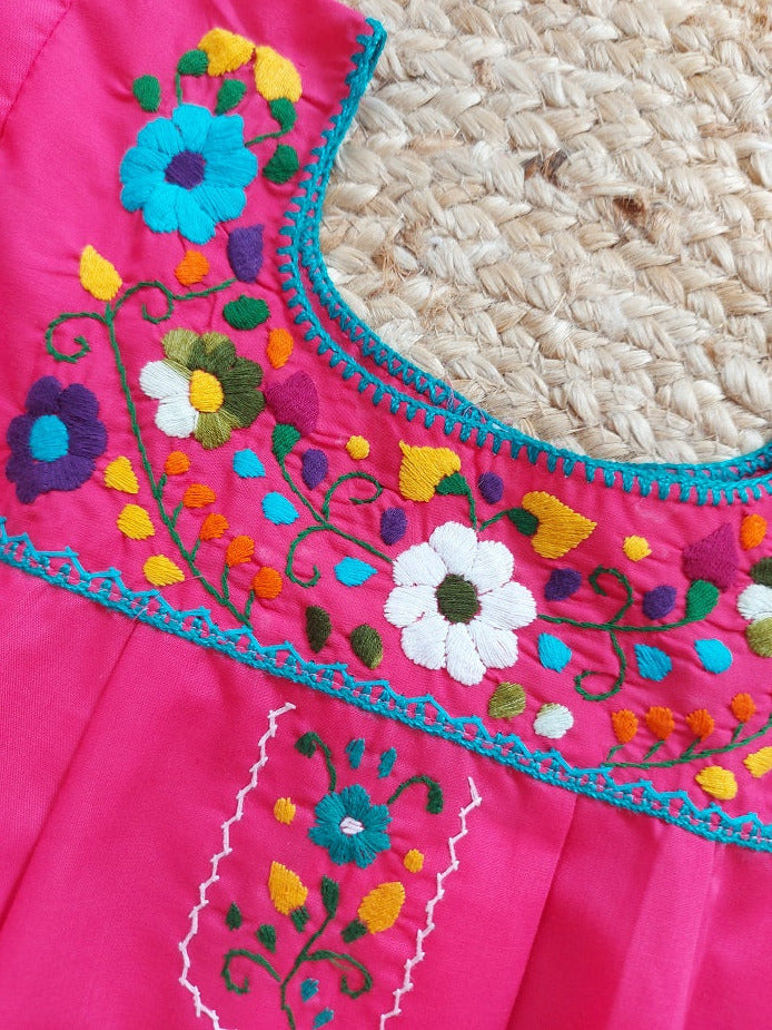 Kinder tunika Kleid Sommer mexikanisch Mexiko bestickt Blumen pink Handarbeit Kunsthandwerk Reh Mädchen Chiapas