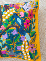 Mexikanischer Kissenbezug gelb bestickt mit Tiere Vögel, Kissenhülle gelb mit mexikanischer Stickerei Tiere und Blumen, Deko Kissen aus Mexiko, Deko Kissen bestickt Blumen, Tiere, Chiapas, bunt, Stickerei, handbestickt, Handarbeit, Kunsthandwerk, Lateinamerika, Dschungel Stil, Einrichtung hacienda, embroidered cushion from Mexico