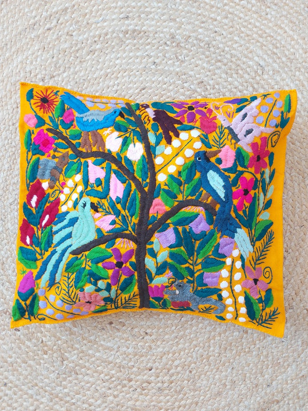 Mexikanischer Kissenbezug gelb bestickt mit Tiere Vögel, Kissenhülle gelb mit mexikanischer Stickerei Tiere und Blumen, Deko Kissen aus Mexiko, Deko Kissen bestickt Blumen, Tiere, Chiapas, bunt, Stickerei, handbestickt, Handarbeit, Kunsthandwerk, Lateinamerika, Dschungel Stil, Einrichtung hacienda, embroidered cushion from Mexico